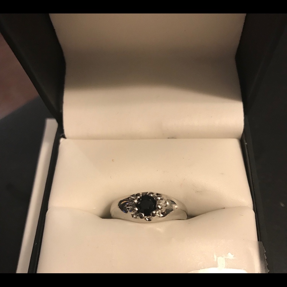 Dainty silver simulated black onyx ladies ring.
